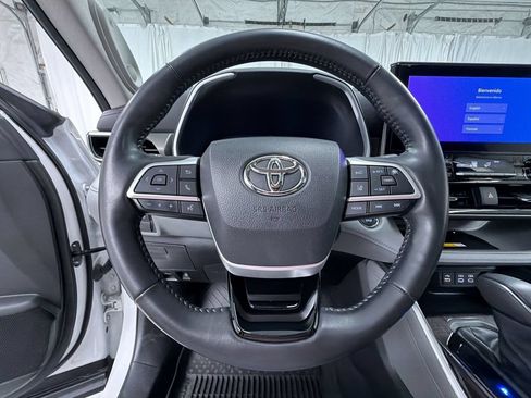 Used 2023 Toyota Highlander Limited AWD/4WD image 26