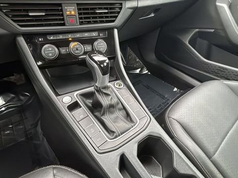 Used 2024 Volkswagen Jetta SE image 14