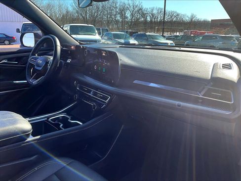 Used 2025 Chevrolet Traverse LT image 22