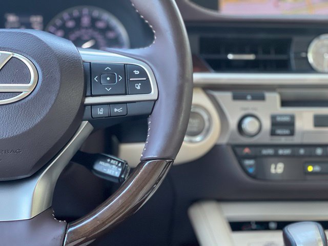 Used 2016 Lexus ES 350 w/ Luxury Package w/Wood Trim FWD image 32