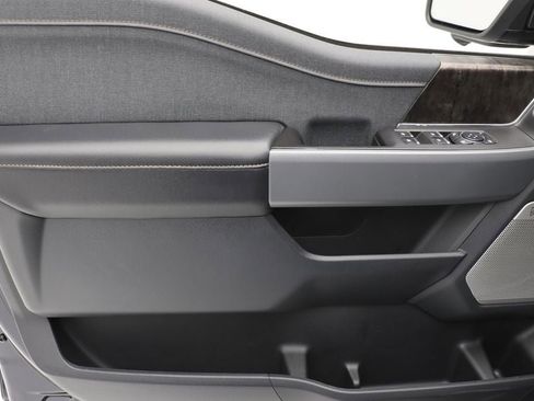 Used 2023 Ford F150 Lightning Lariat image 18