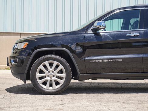 Used 2017 Jeep Grand Cherokee Limited AWD/4WD image 11