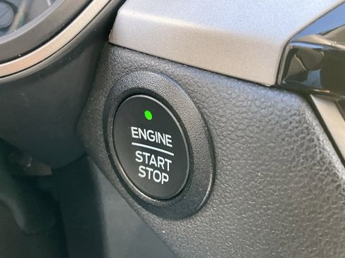 Used 2022 Ford Escape SE w/ SE Sport Appearance Package image 11