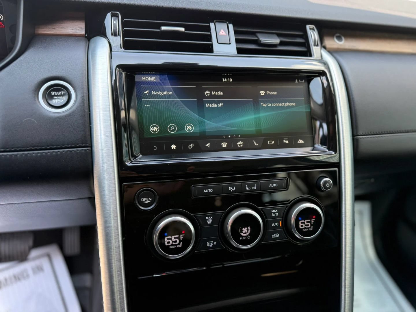 Used 2018 Land Rover Discovery HSE Luxury AWD/4WD image 18