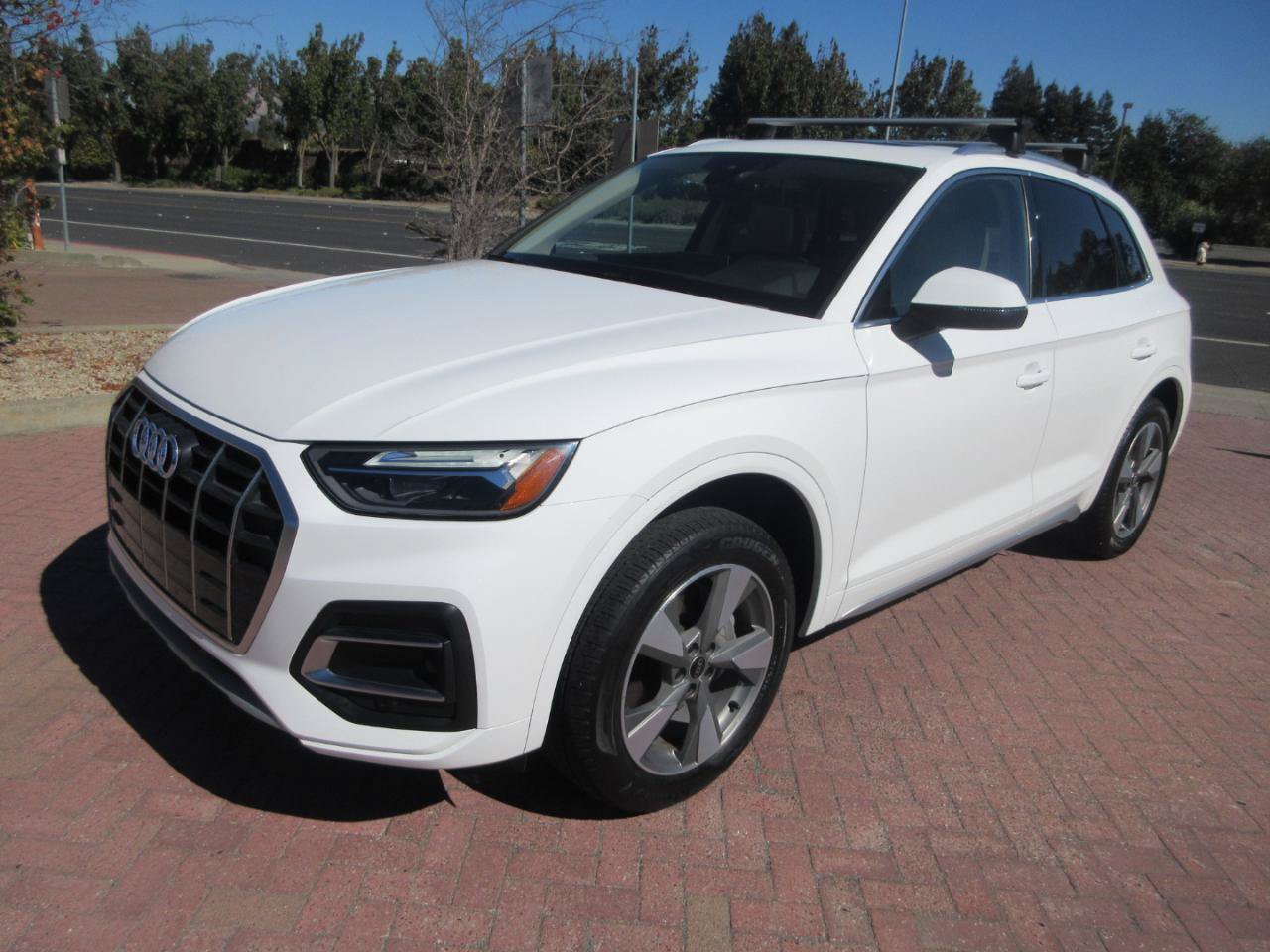 Used 2023 Audi Q5 2.0T Premium w/ Convenience Package AWD/4WD image 1