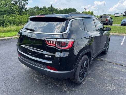 Used 2022 Jeep Compass Latitude w/ Convenience Group FWD image 3