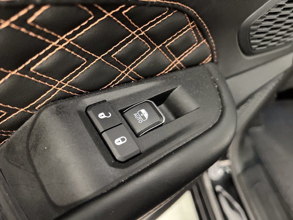 Used 2025 Jeep Grand Cherokee Summit w/ Obsidian Package AWD/4WD image 21