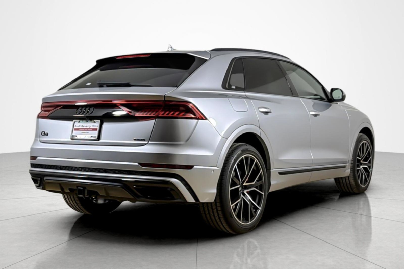 Used 2022 Audi Q8 Premium Plus AWD/4WD image 5