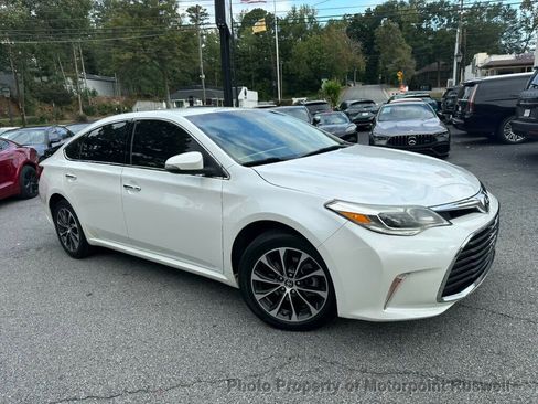 Used 2016 Toyota Avalon XLE image 2