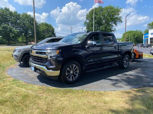 Used 2023 Chevrolet Silverado 1500 LT AWD/4WD image 6