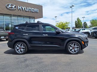 Used 2021 Kia Seltos SX w/ SX Sunroof Package AWD/4WD video 2