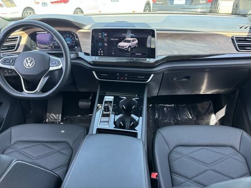 Used 2025 Volkswagen Atlas SE FWD image 13