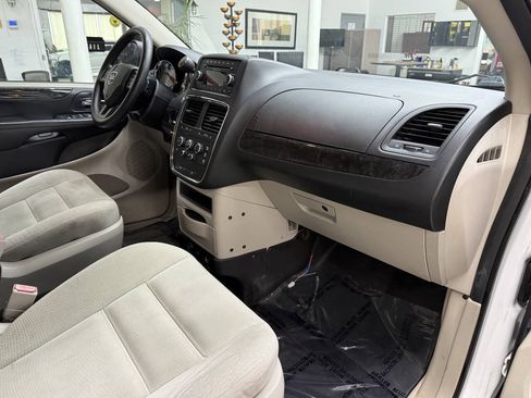 Used 2015 Dodge Grand Caravan SE w/ Quick Order Package 29E SE FWD image 18