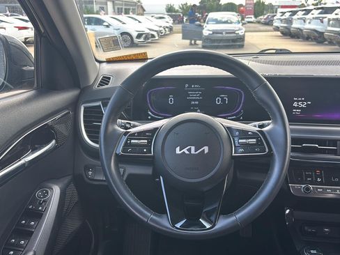 Certified 2025 Kia Seltos S FWD image 8