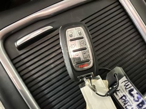 Used 2024 Chrysler Pacifica Touring-L FWD image 20