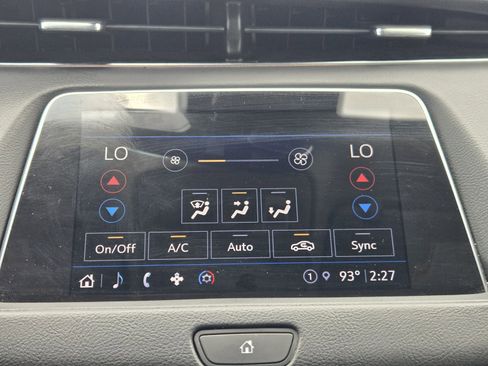 Used 2022 Cadillac XT4 Premium Luxury w/ Enhanced Visibility Package FWD image 22