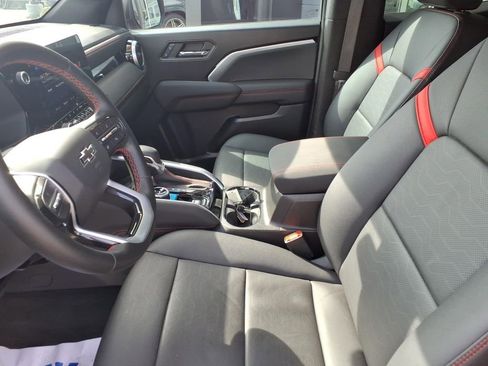 Used 2025 Chevrolet Colorado Z71 w/ Technology Package image 14