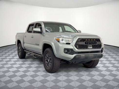 Used 2020 Toyota Tacoma SR5 AWD/4WD image 7