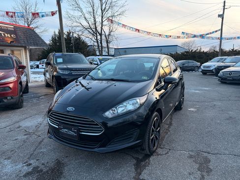 Used 2019 Ford Fiesta SE w/ Cold Weather Package image 2