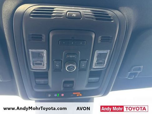 Used 2023 Cadillac Escalade Premium Luxury image 32