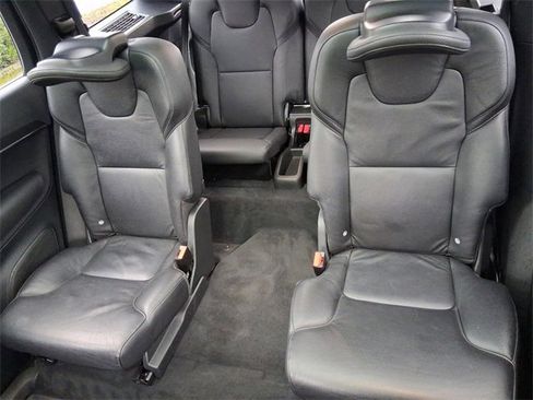 Used 2020 Volvo XC90 T6 Momentum w/ Protection Package Premier image 18