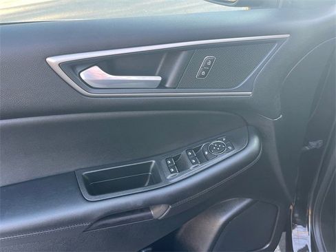 Used 2022 Ford Edge SEL w/ Convenience Package image 11
