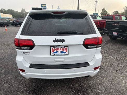 Used 2020 Jeep Grand Cherokee Altitude RWD image 9