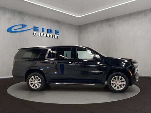 New 2026 Chevrolet Suburban Premier AWD/4WD image 2