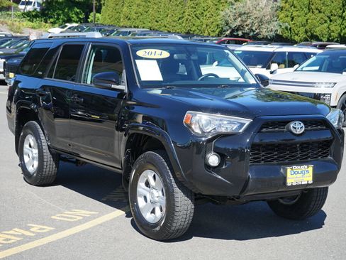 Used 2014 Toyota 4Runner SR5 AWD/4WD image 3