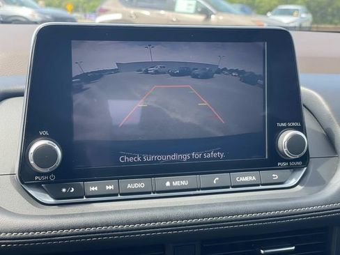 Used 2023 Nissan Rogue S FWD image 25