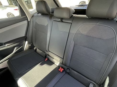 Used 2024 Volkswagen Taos SE image 23