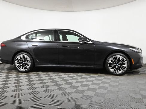 Used 2026 BMW 530i xDrive w/ Premium Package image 8