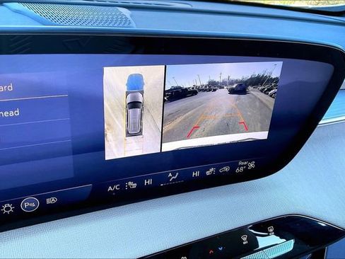 Used 2025 Buick Enclave Preferred w/ Power Package image 11