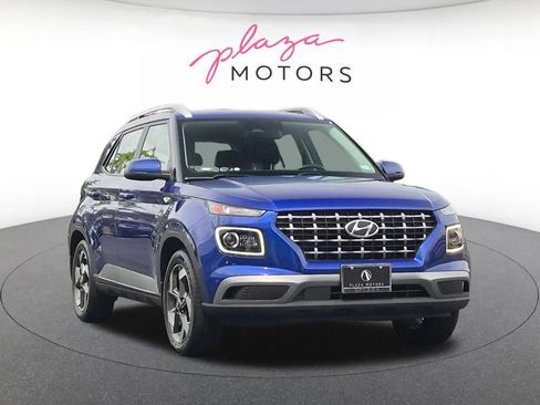Used 2024 Hyundai Venue Limited FWD image 3