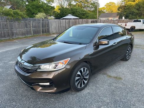 Used 2017 Honda Accord EX-L image 2