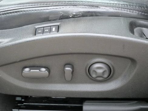 Used 2013 Buick LaCrosse Premium w/ Driver Confidence Package FWD image 13