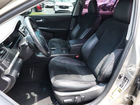 Used 2016 Toyota Camry XSE w/ Moonroof Package FWD image 13