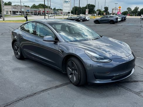 Used 2022 Tesla Model 3 Standard Range RWD image 4