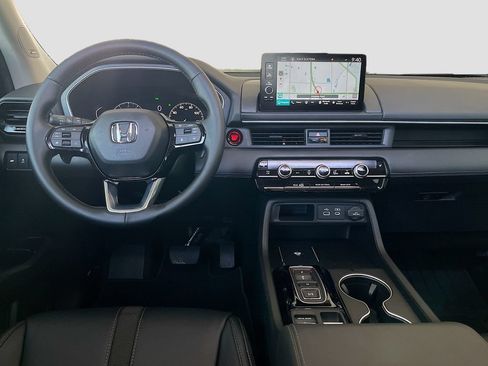 Used 2024 Honda Pilot Touring image 23