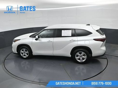Used 2024 Toyota Highlander LE AWD/4WD image 53