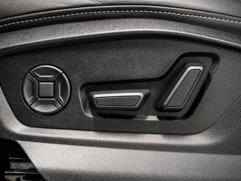 Used 2023 Audi Q8 Premium Plus w/ Premium Plus Package image 18