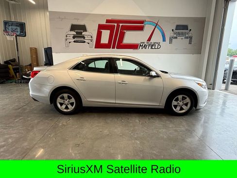Used 2016 Chevrolet Malibu LT FWD image 2