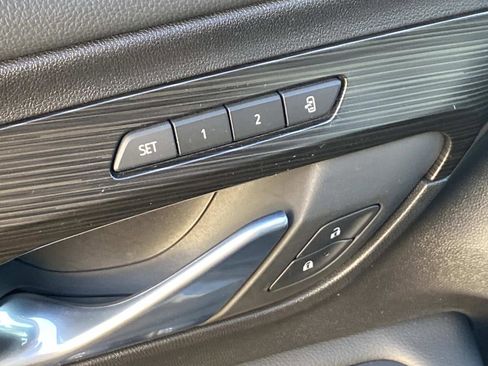 Used 2024 GMC Terrain SLT image 31