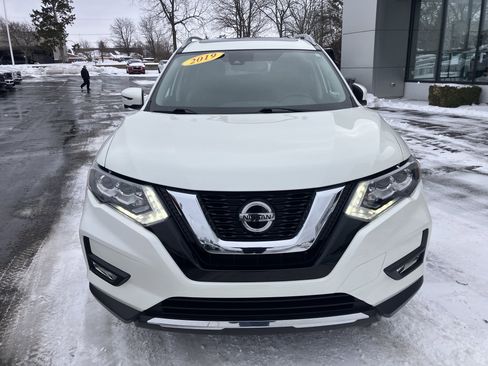 Used 2019 Nissan Rogue SL w/ Premium Package image 2