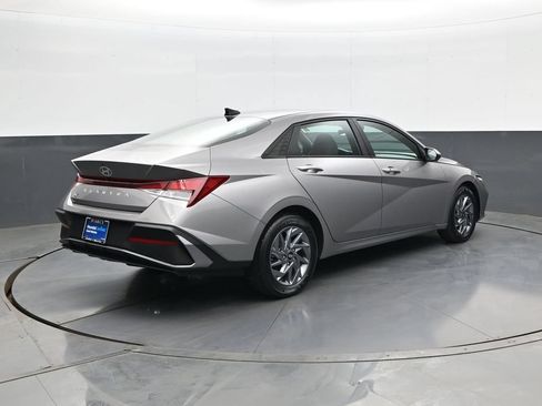 Certified 2024 Hyundai Elantra SEL FWD image 6