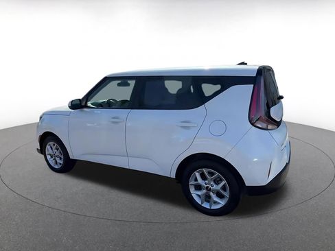 Used 2025 Kia Soul LX w/ LX Technology Package FWD image 10