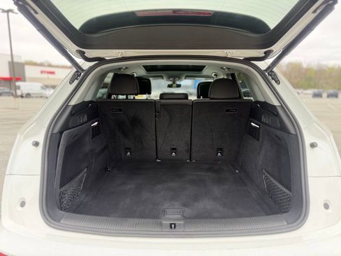 Used 2023 Audi Q5 Premium w/ Convenience Package AWD/4WD image 6