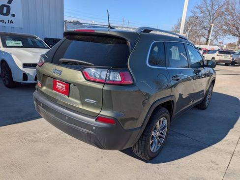 Used 2021 Jeep Cherokee Latitude Plus AWD/4WD image 26