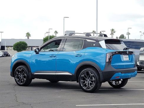 New 2026 Nissan Kicks SR w/ SR Premium Package FWD image 2