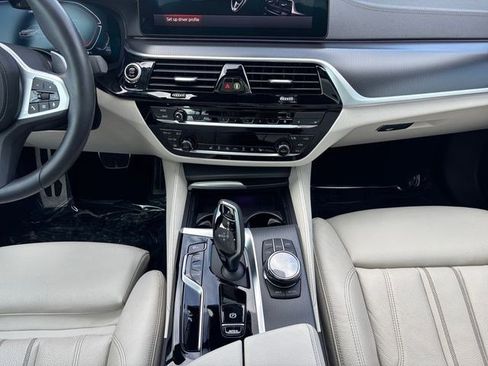 Used 2023 BMW 540i xDrive w/ Executive Package image 17